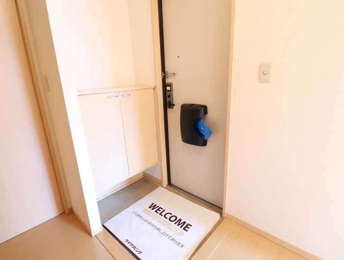 熊本市南区白藤４丁目のアパートの玄関