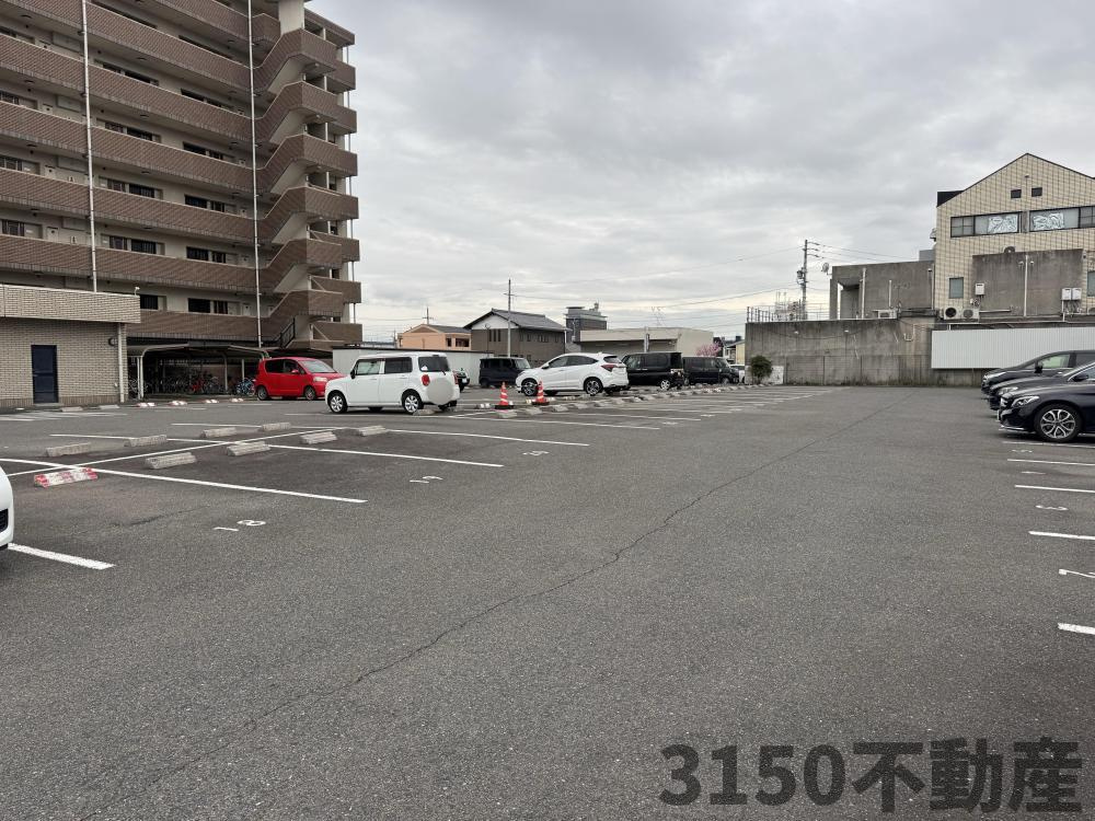 ハイツ南の駐車場