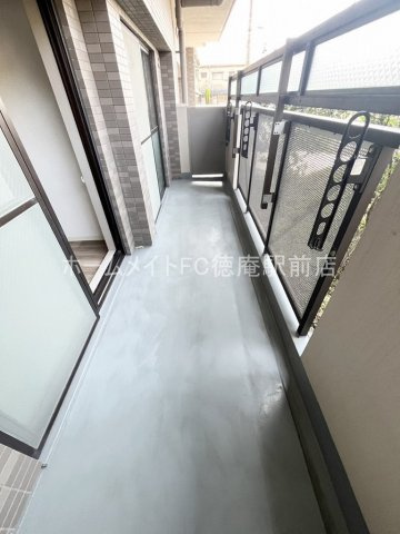 大阪市鶴見区浜３丁目の賃貸マンションのバルコニー