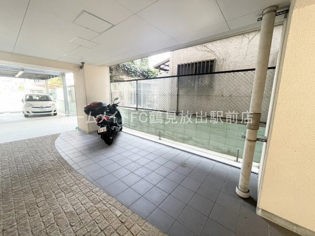 大阪市鶴見区放出東２丁目の賃貸マンションのロビー