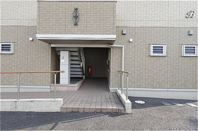 【エントランス】 | ルシール細谷 Ｂ | エントランス・共用宅配ボックス有り