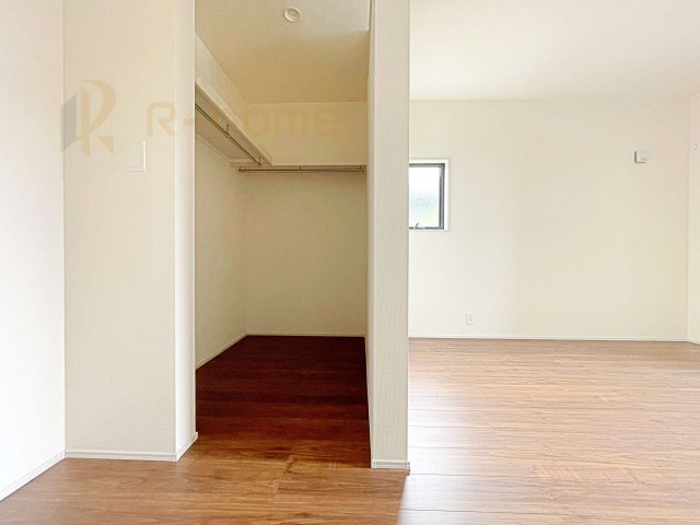 笠間市笠間第10　新築戸建て　4号棟の収納|人気のウォークインクローゼット！
アウター類はもちろん、季節ものや寝具も収納できます！