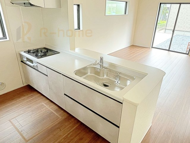 笠間市笠間第10　新築戸建て　4号棟のキッチン|料理をしながら家族とコミュニケーションが取れる対面式システムキッチン。