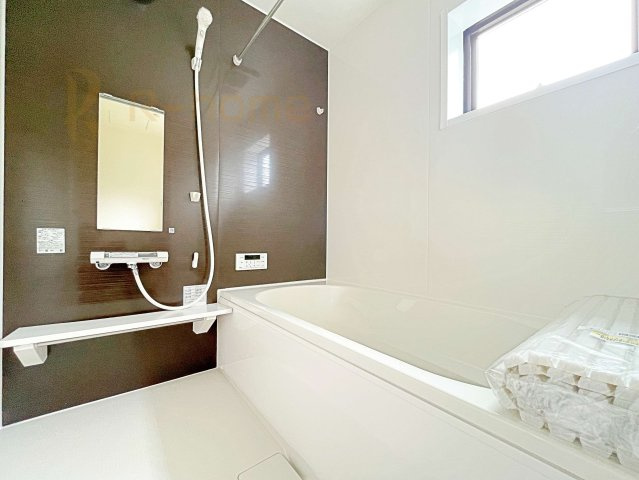 笠間市笠間第10　新築戸建て　4号棟の浴室|足を伸ばしてもゆったりできるバスルーム♪機能性も取り入れて使い易さも保証します♪