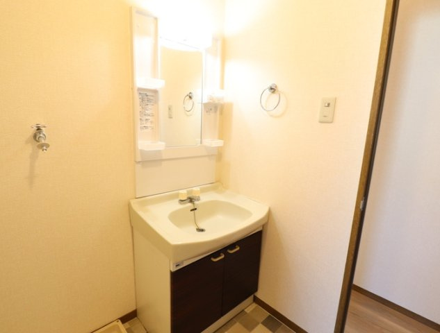 熊本市南区平成１丁目のアパートの独立洗面台