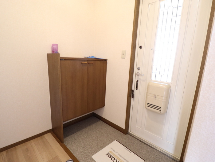 熊本市南区平成１丁目のアパートの玄関