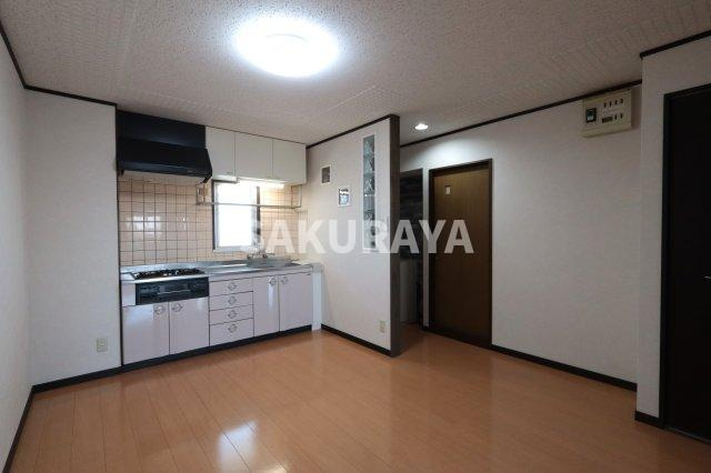 メゾンQの居間・リビング|ダイニング。2025年4月撮影。