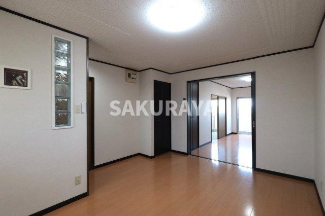 メゾンQの居間・リビング|ダイニング。2025年4月撮影。