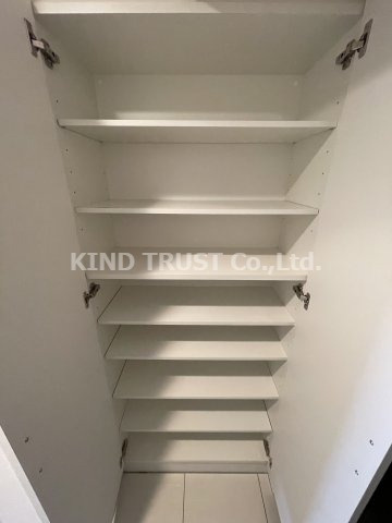 エスライズ梅田DOSHINの収納|こまごまとしたものを収納できそうですね