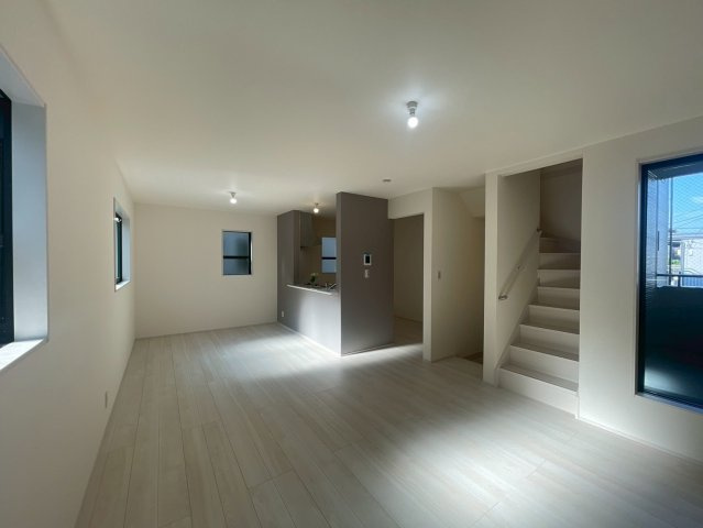 横浜市鶴見区朝日町2丁目 新築戸建て【仲介手数料無料】カースペース2台