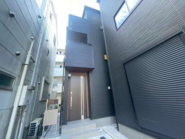 横浜市鶴見区朝日町2丁目 新築戸建て【仲介手数料無料】カースペース2台