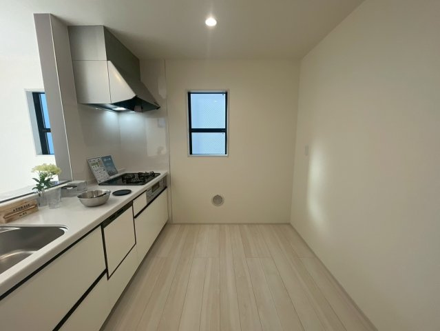 横浜市鶴見区朝日町2丁目 新築戸建て【仲介手数料無料】カースペース2台