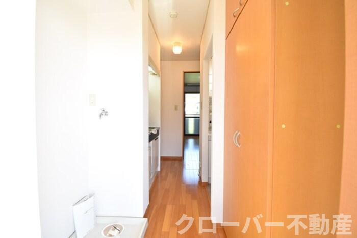 ベルシャトル B棟の玄関
