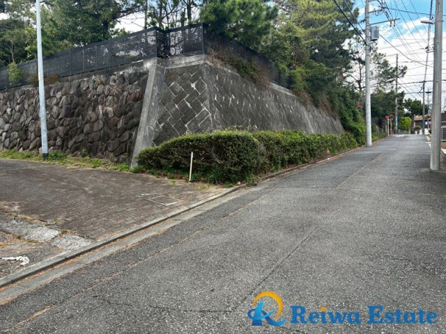 売地　藤沢市辻堂太平台1丁目の前面道路含む現地写真