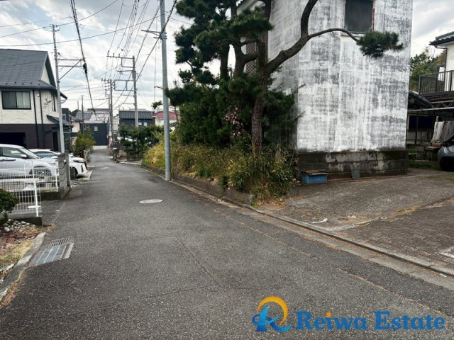 売地　藤沢市辻堂太平台1丁目の前面道路含む現地写真