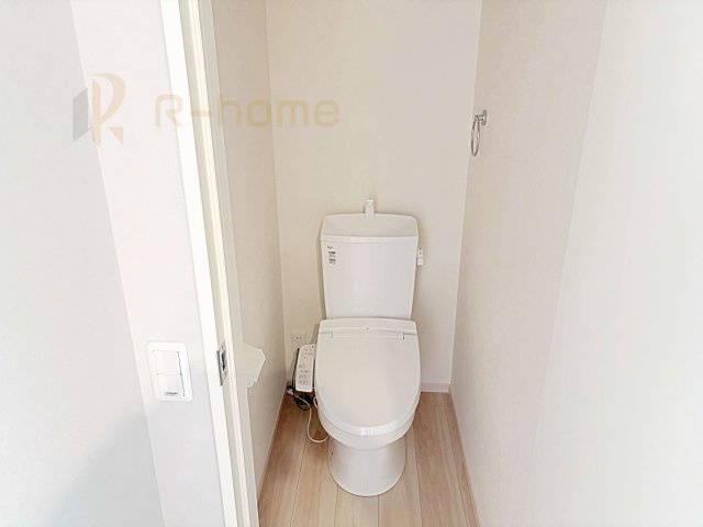 ひたちなか市中根12期　新築戸建て　1号棟のトイレ|温水洗浄便座付きのトイレ。