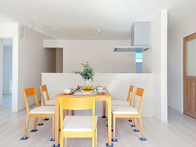 ひたちなか市中根12期　新築戸建て　1号棟のキッチン|対面式で会話をしながら家事ができます♪コンロ前も壁がない嬉しい仕様！