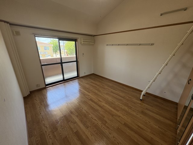 神戸市西区二ツ屋２丁目のアパートの居間・リビング