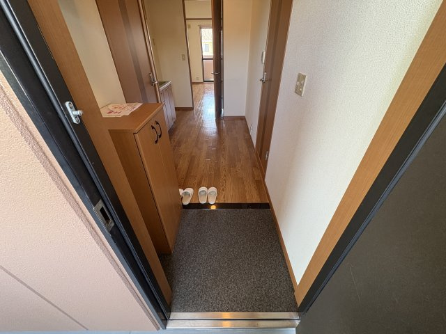 神戸市西区二ツ屋２丁目のアパートの玄関