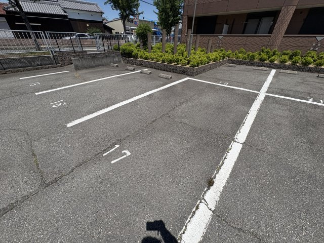 神戸市西区二ツ屋２丁目のアパートの駐車場