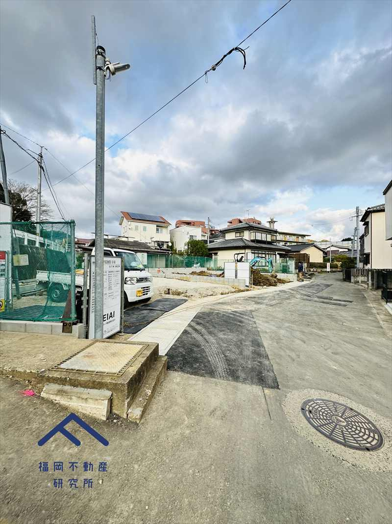 東区香椎駅東1丁目　戸建ての前面道路含む現地写真