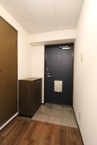 ソレーユ五条弐番館の玄関