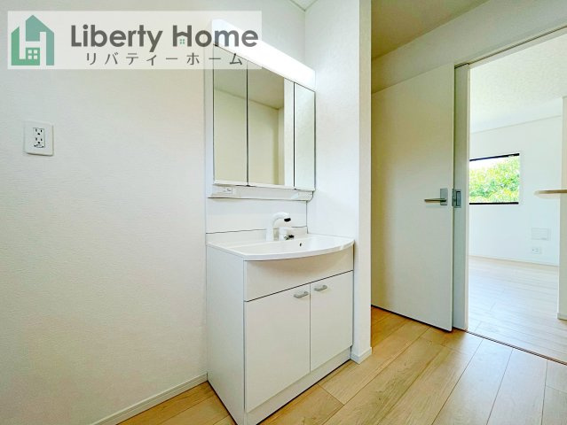 笠間市平町第4　新築戸建　1号棟の独立洗面台