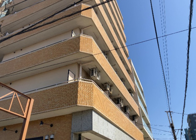 【構造・工法・仕様】 | アーバンヒルズ本厚木 | ＲＣ造、Reinforced Concreteは直訳すると補強されたコンクリートです。主に柱や梁・床・壁が鉄筋とコンクリートで構成おり、鉄筋を組んだ型枠にコンクリートを流し込んで固めたものを指します。