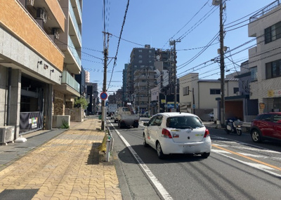 【展望】 | アーバンヒルズ本厚木 | 眺望の良さを楽しめるダイニングキッチンで家族団らんの時間を過ごしてはいかがでしょうか。バルコニーから見える景色を家族で眺める時間は、時間が経つのを忘れてしまいそうですね。是非、現地を見に行きましょう！