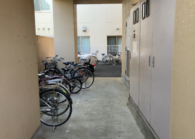 【駐車場】 | アーバンヒルズ本厚木 | 駐車場と明記されていても、最小スペースでつくられた駐車場だと大型車は駐車できなかったり、出入りしにくくなったりする可能性があります。お車のサイズと購入したい物件の駐車場のサイズを現地で確認しましょう。