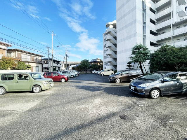 第二クレッシェンド戸川の駐車場