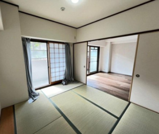 【和室】 | シャルマンフジ堺北 | 和室の窓には障子が設置されています。和モダンなお洒落空間も