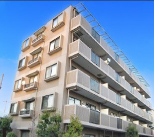 【外観】 | シャルマンフジ堺北 | 落ち着いた色合いの外観です。いつも清潔に整えられたグリーンの多い共有部は快適な毎日が期待できます。