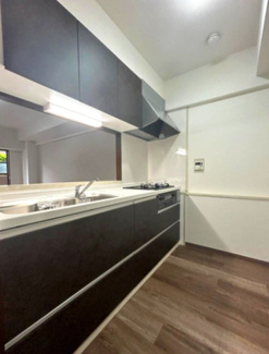 【キッチン】 | シャルマンフジ堺北 | リビングに面したオープンキッチン。収納力のある機能的なシステムキッチンは毎日のお料理の時間を楽しい時間にしてくれます。