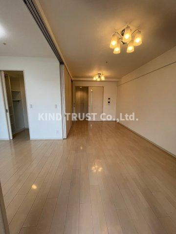 BELISTA北梅田の居間・リビング|こちらのリビングで趣味の時間をお楽しみください