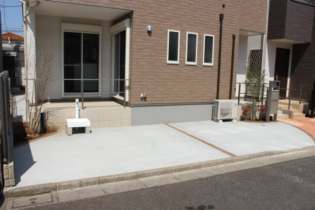 LienA棟の駐車場