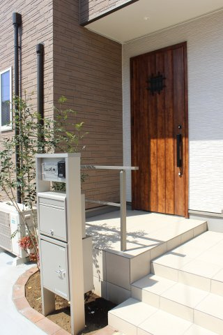 LienA棟のエントランス