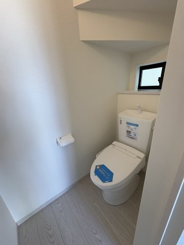 【トイレ】 | 春日市白水ヶ丘2丁目2期　1号棟（全2棟）【仲介手数料無料・0円】 | 現地写真。
