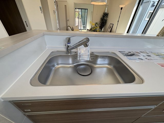 【キッチン】 | 春日市白水ヶ丘2丁目2期　1号棟（全2棟）【仲介手数料無料・0円】 | 現地写真。