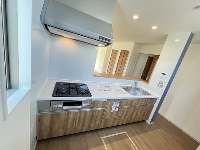 【キッチン】 | 春日市白水ヶ丘2丁目2期　2号棟（全2棟）【仲介手数料無料・0円】 | 現地写真。