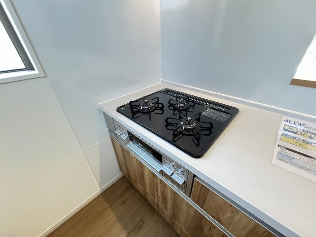 【キッチン】 | 春日市白水ヶ丘2丁目2期　2号棟（全2棟）【仲介手数料無料・0円】 | 現地写真。