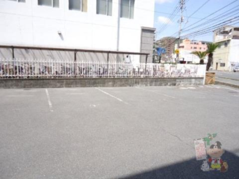 フレグランス京町の駐車場