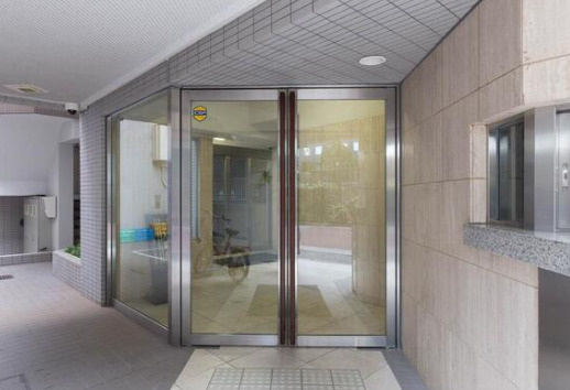 菱和パレス飯田橋のエントランス