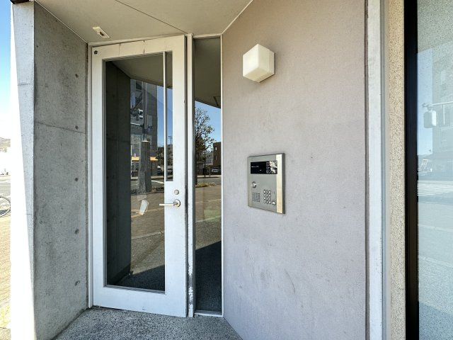 アスターハウス新本町のエントランス