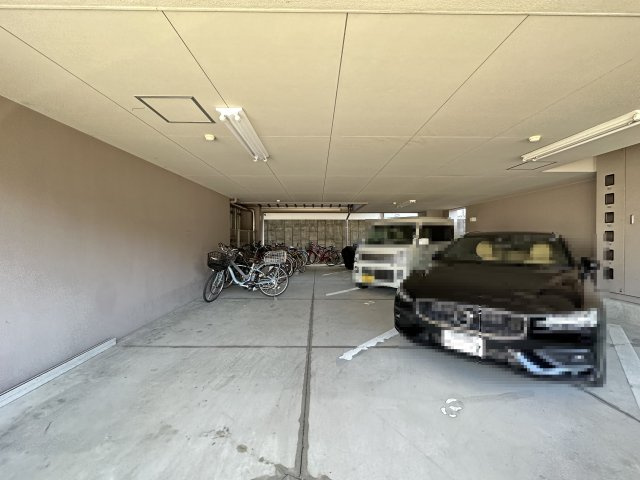 アスターハウス新本町の駐車場