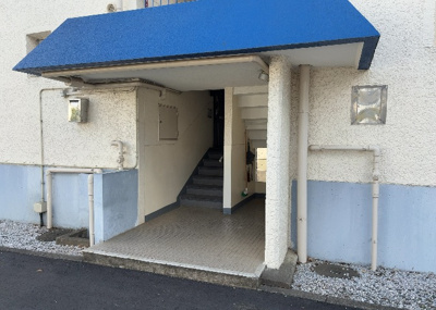 【受付】 | 京王淵野辺マンション | 受付はマンションコンシェルジュがいる場合もあれば、管理人が滞在する小部屋を総称して呼ぶことがあります。主にエントランスに設置されていることから、防犯面でも期待ができます。防犯設備がない場合はより安心！