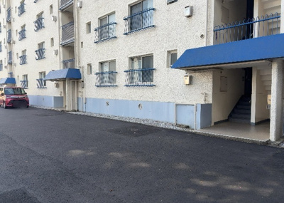 【ロビー】 | 京王淵野辺マンション | ロビーというと、エントランスと何がちがうの？と思いますよね。実はロビーとエントランスには明確な決まりはありません。物件によっては、エントランスを入って広がるある程度の広さのある空間がロビーとなります。