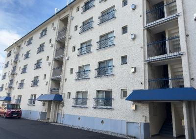 【防犯設備】 | 京王淵野辺マンション | 室内の防犯設備もチェックしましょう！モニター付きインターホンが設置されているか、防犯シャッターが設備されているか、ベランダに人が上がってきにくい高さかなどチェックしておくと入居後も安心できるでしょう。