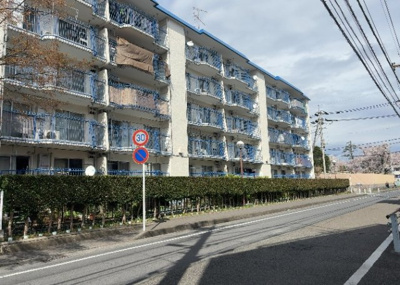 【外観】 | 京王淵野辺マンション | マンションの外観は非常に重要なポイントです！外観の善し悪しは資産価値に大きな影響を与えます。外観のいいマンションを購入することで、高値で売却がしやすく、買い手が見つかりやすいというメリットがあります。