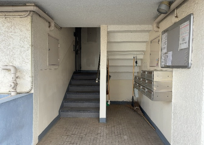 【内装】 | 京王淵野辺マンション | 共用部分は、一棟の建物に住む区分所有者全員が共同で所有するとし、共用部分の管理、補修などは、区分所有者で形成される管理組合が行います。個人の判断で勝手に変更することはできませんので覚えておきましょう。